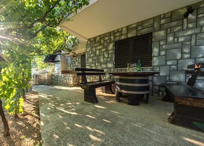 Near River Kolpa, Vineyards,top Location. Apartment Adlesici